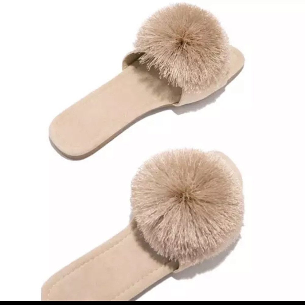 Pom Pom slides! Size 43! Run small! Fit US 8!